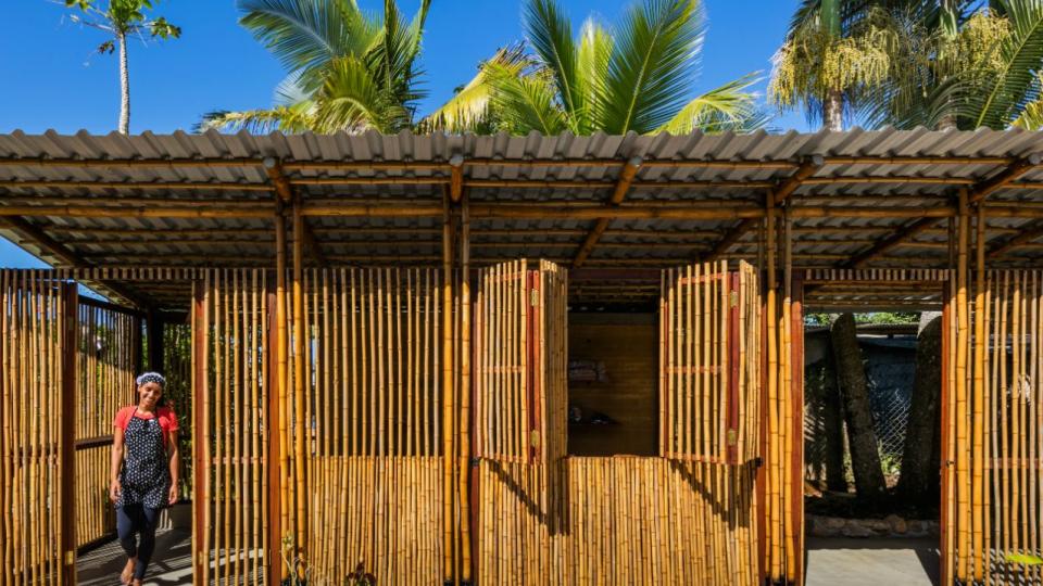 Gemeenschapscentrum in Brazilië, gebouwd met bamboe