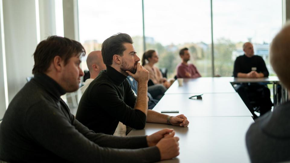 Woodwize, de Regionale Technologische Centra (RTC’s) en Van Hoecke bundelen krachten om scholen te voorzien van educatief hulpmiddel.