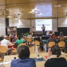 Jeroen Doom die de zaal toespreekt tijdens het PrePS in Wood slotevent